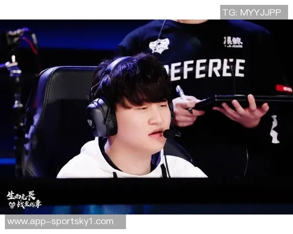 小阿德尔曼强调无私打球是赢得大比分胜利的关键所在 小阿德尔曼强调无私打球是赢得大比分胜利的关键所在