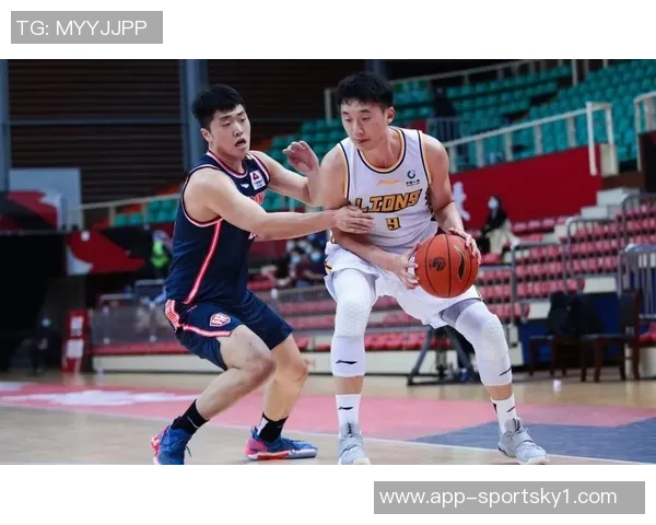 勇记因个人原因缺席训练霍福德未参与对抗训练引发关注