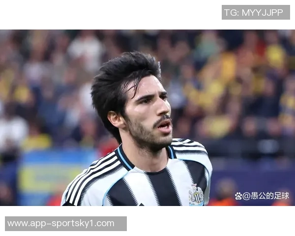 纽卡斯尔领先进球托纳利禁区外射门意外折射助攻成功 纽卡斯尔领先进球托纳利禁区外射门意外折射助攻成功